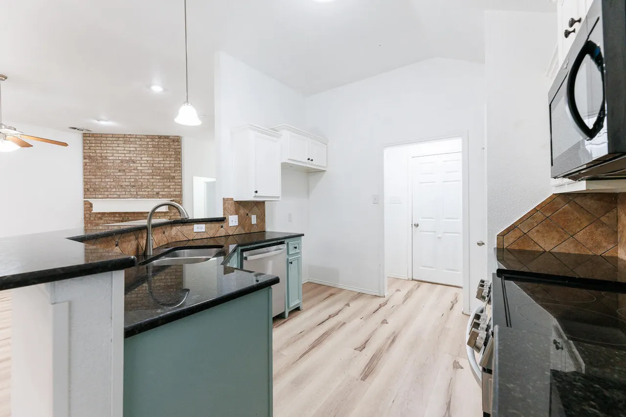 Photo 16 — 6906 37th Street, Lubbock, TX 79407