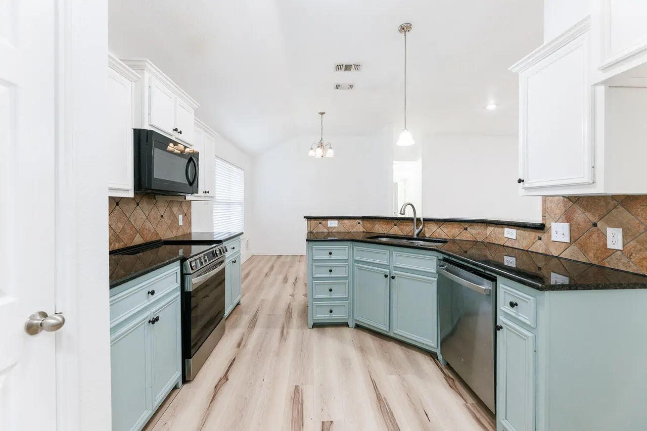 Photo 14 — 6906 37th Street, Lubbock, TX 79407