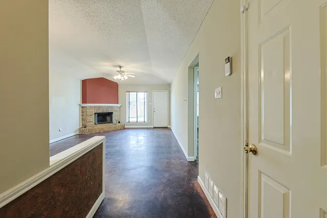 Photo 5 — 6301 33rd Street, Lubbock, TX 79407