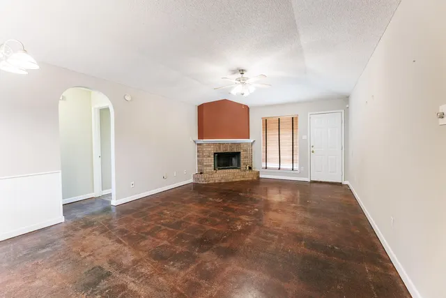 Photo 6 — 6301 33rd Street, Lubbock, TX 79407