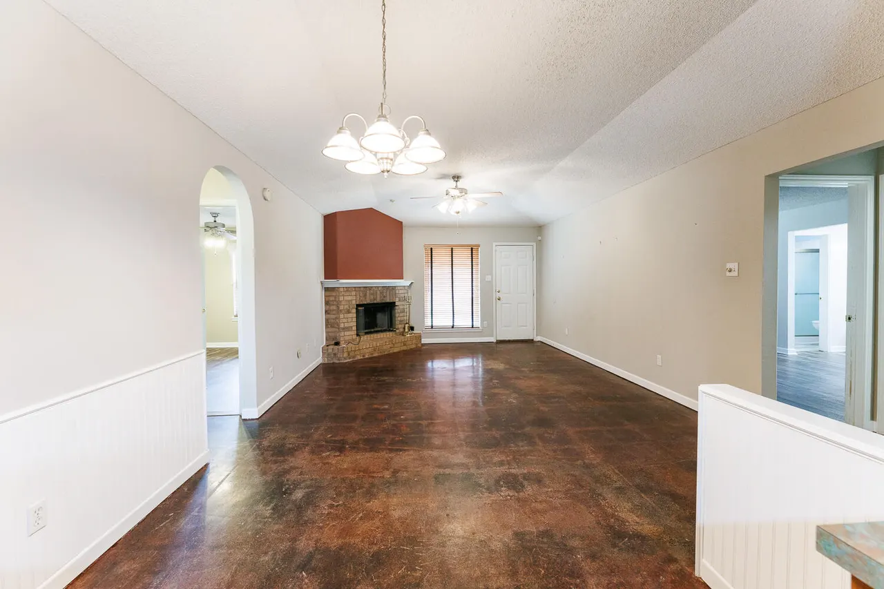 Photo 12 — 6301 33rd Street, Lubbock, TX 79407