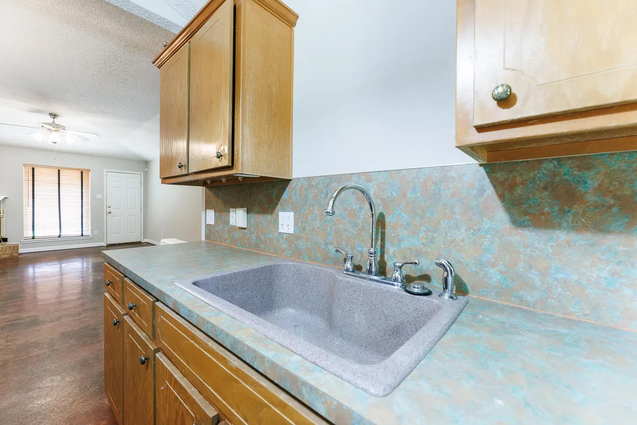 Photo 14 — 6301 33rd Street, Lubbock, TX 79407