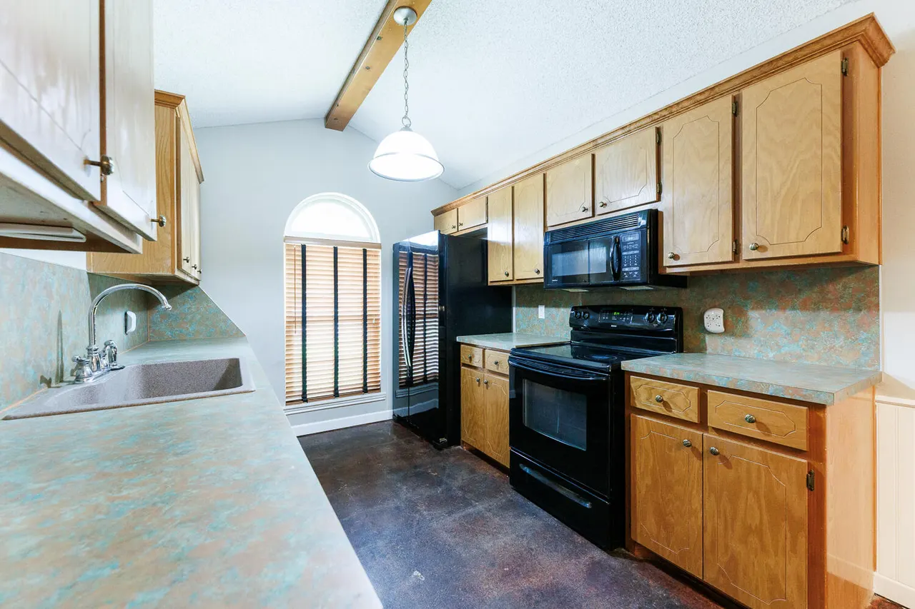 Photo 15 — 6301 33rd Street, Lubbock, TX 79407