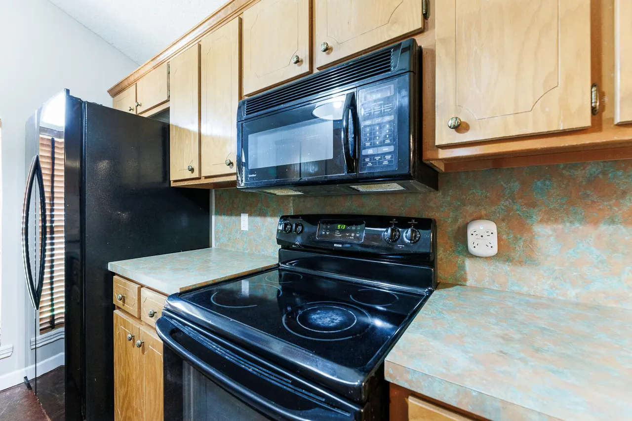 Photo 16 — 6301 33rd Street, Lubbock, TX 79407