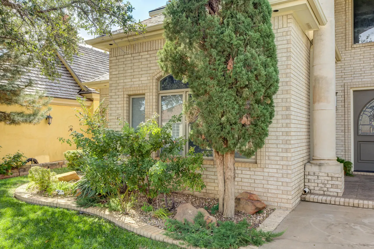 Photo 7 — 1914 Aberdeen Avenue, Lubbock, TX 79407