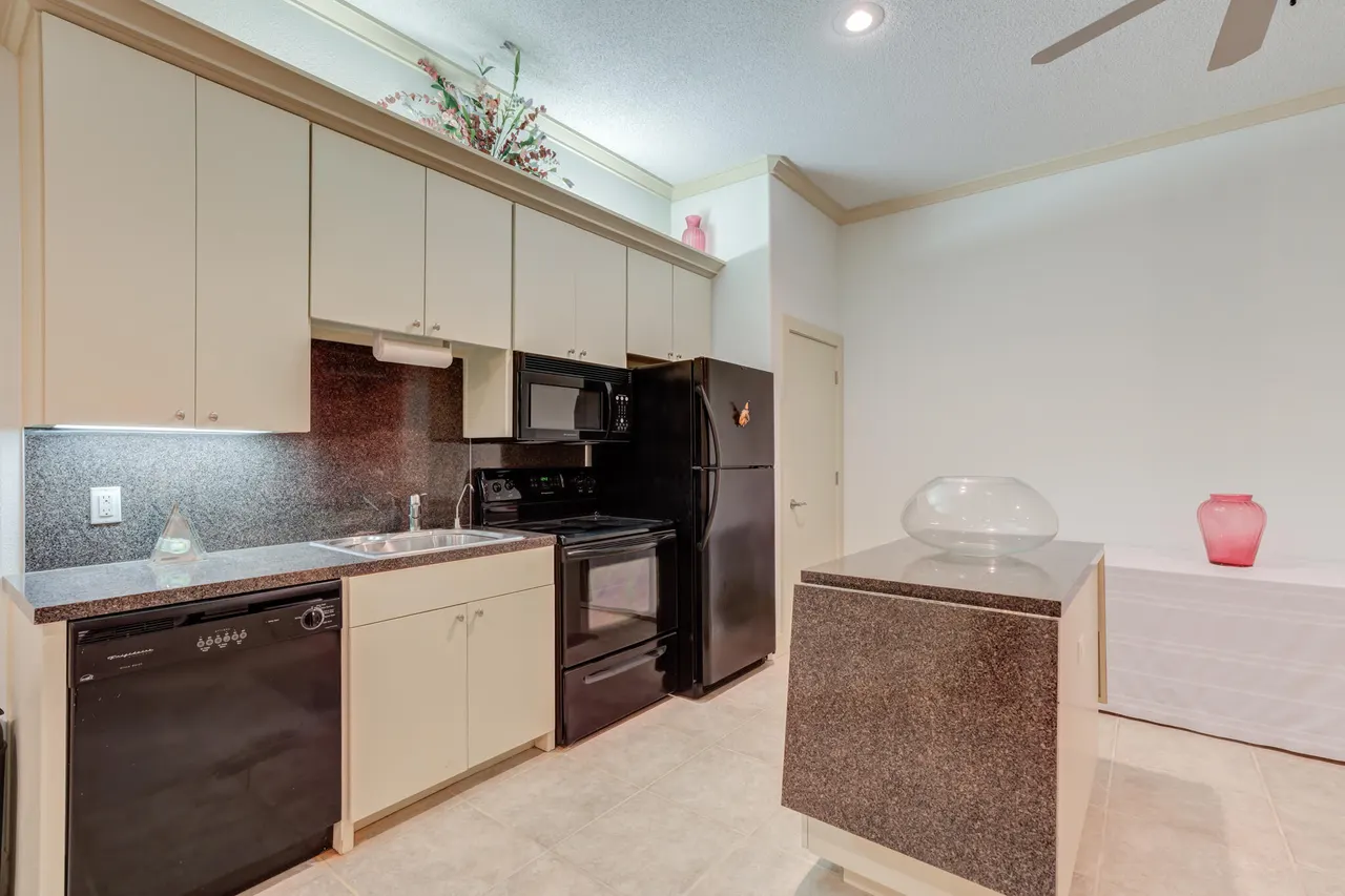 Photo 81 — 1914 Aberdeen Avenue, Lubbock, TX 79407
