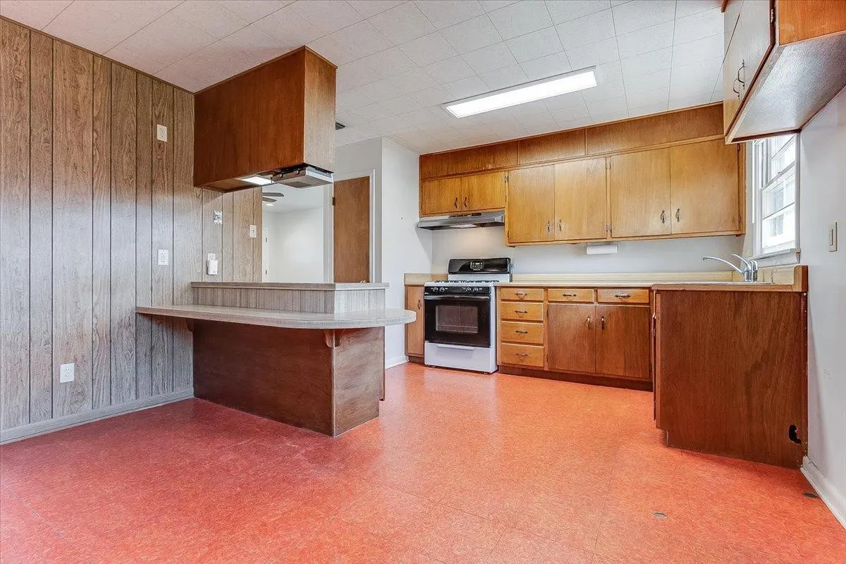 Photo 12 — 2801 62nd Street, Lubbock, TX 79413