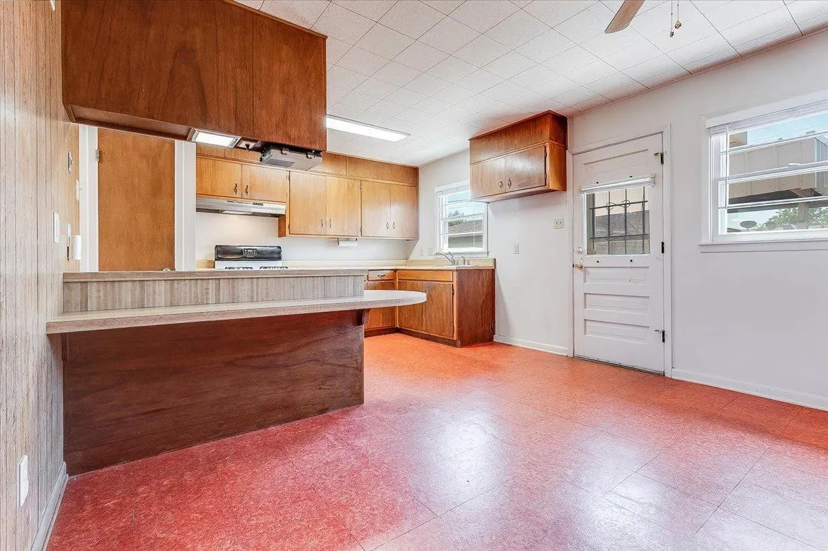Photo 13 — 2801 62nd Street, Lubbock, TX 79413