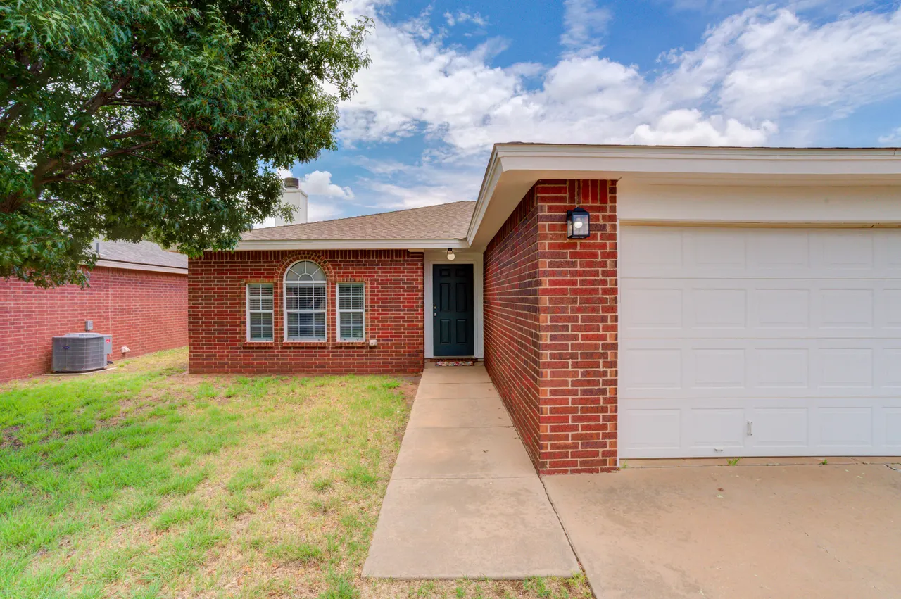 Photo 2 — 805 Grover Avenue, Lubbock, TX 79416