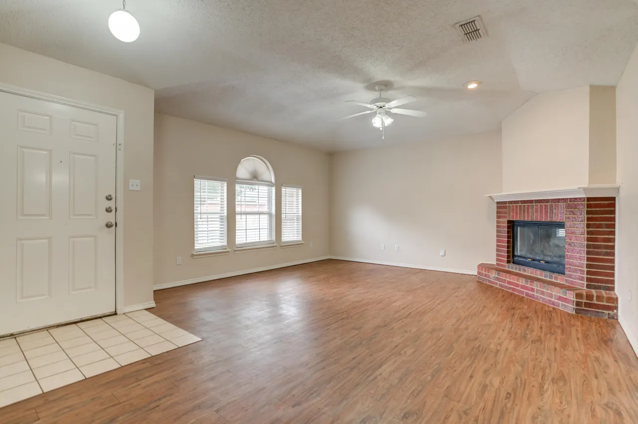 Photo 3 — 805 Grover Avenue, Lubbock, TX 79416