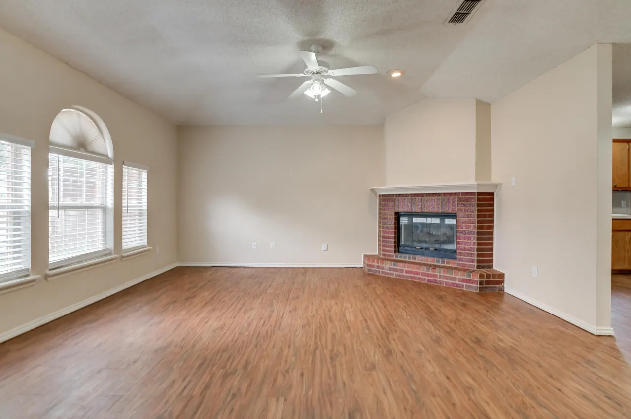 Photo 4 — 805 Grover Avenue, Lubbock, TX 79416