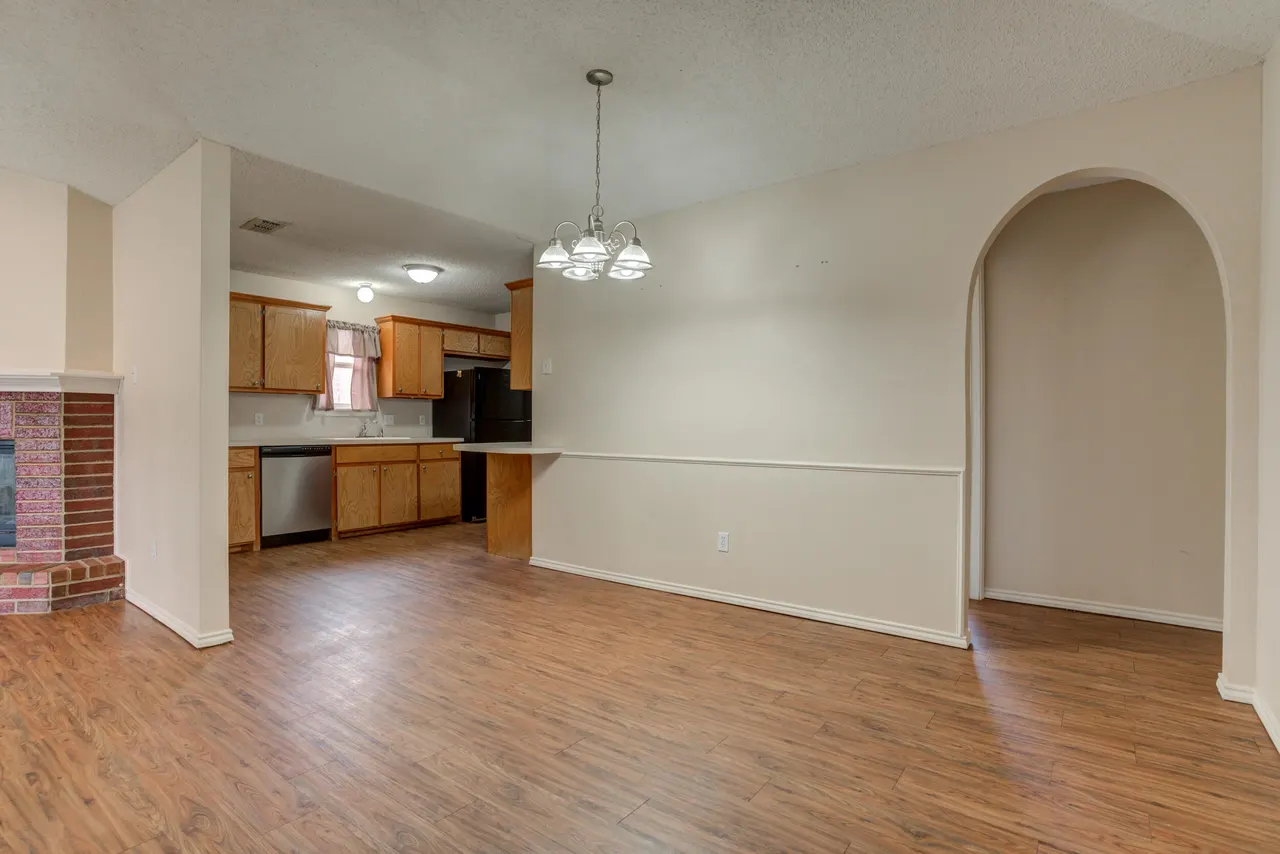 Photo 7 — 805 Grover Avenue, Lubbock, TX 79416