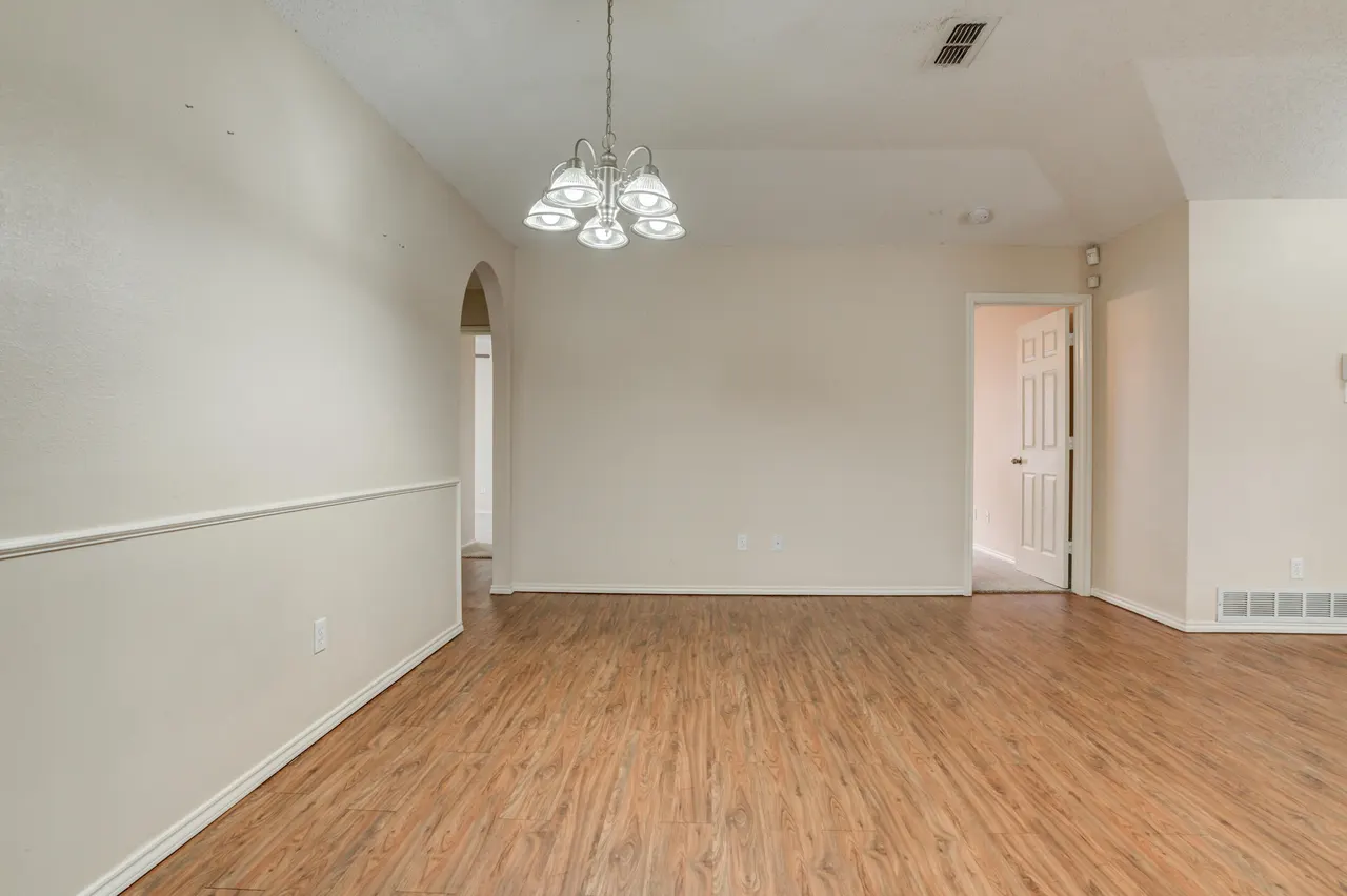 Photo 8 — 805 Grover Avenue, Lubbock, TX 79416
