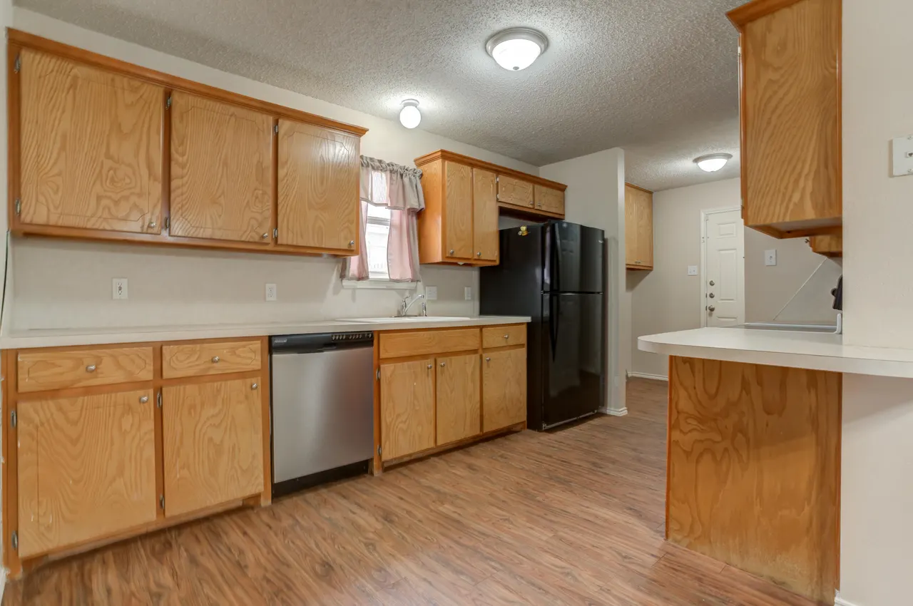 Photo 9 — 805 Grover Avenue, Lubbock, TX 79416