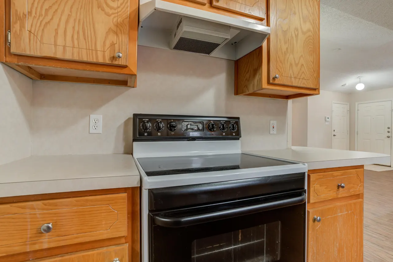 Photo 11 — 805 Grover Avenue, Lubbock, TX 79416