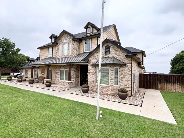 Photo 3 — 201 Avenue N, Abernathy, TX 79311