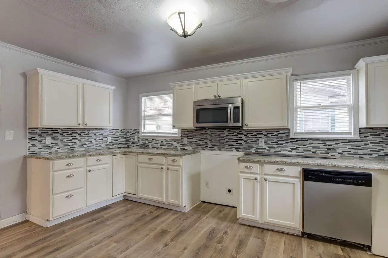 Photo 10 — 2206 32nd Street, Lubbock, TX 79411