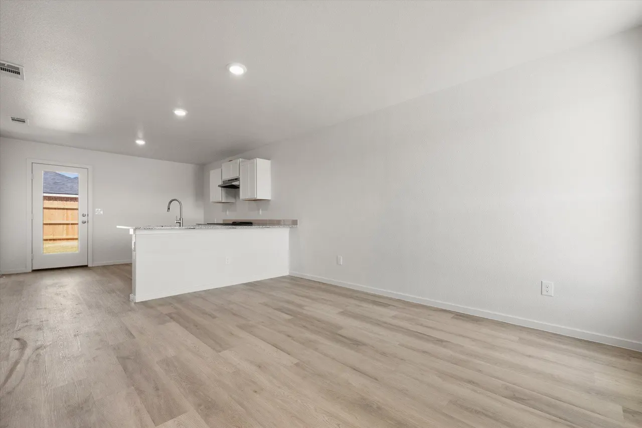 Photo 5 — 8318 25th Street, Lubbock, TX 79407