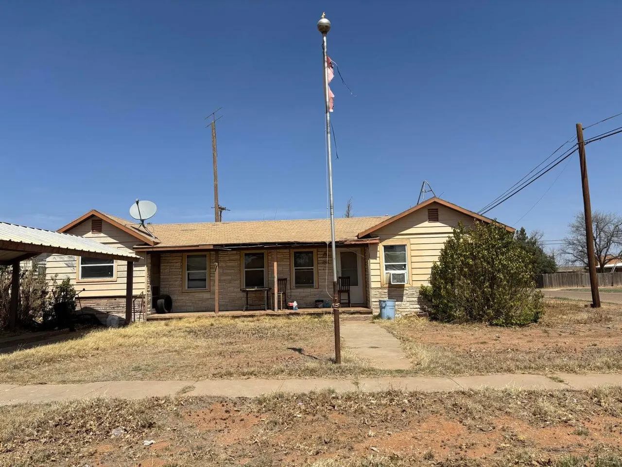 Front exterior — 802 16th Street, Seagraves, TX 79359