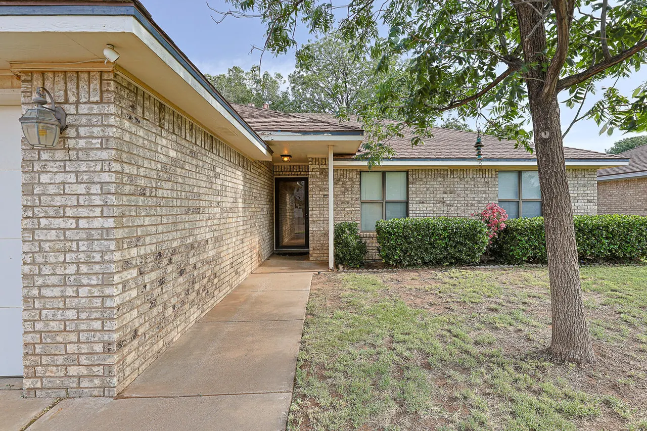 Photo 4 — 6012 73rd Street, Lubbock, TX 79424