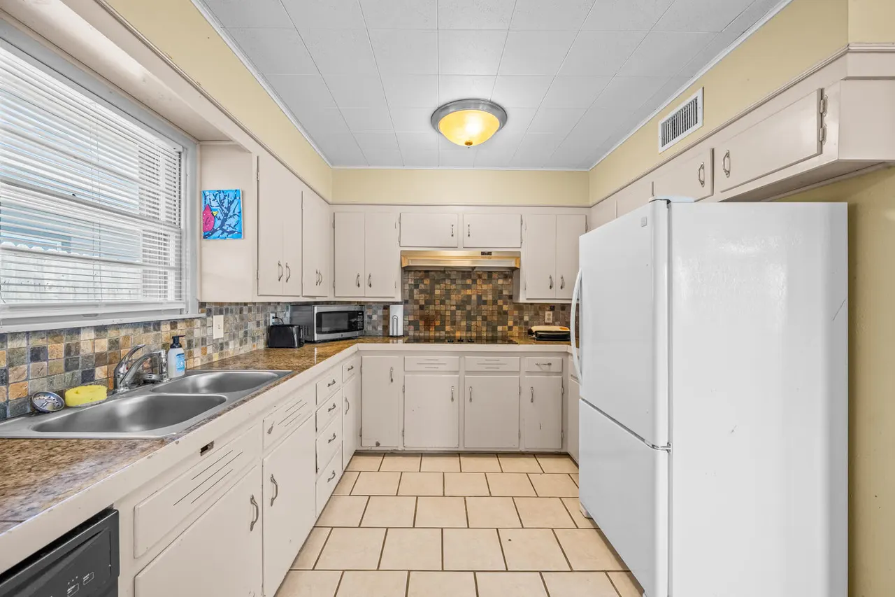 Photo 5 — 3607 31st Street, Lubbock, TX 79410