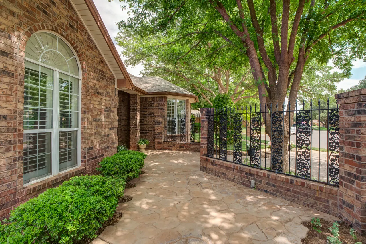 Photo 2 — 112 N York Avenue, Lubbock, TX 79416