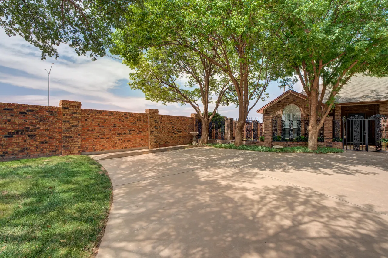 Photo 3 — 112 N York Avenue, Lubbock, TX 79416