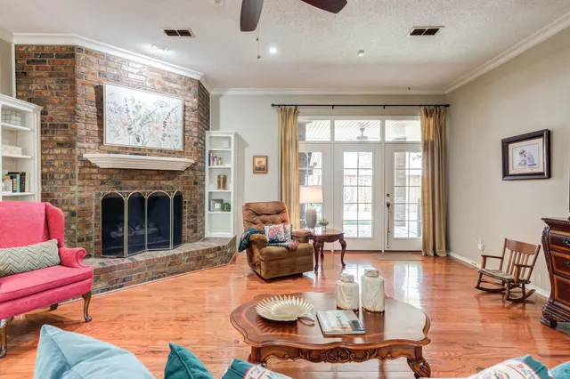 Photo 7 — 112 N York Avenue, Lubbock, TX 79416