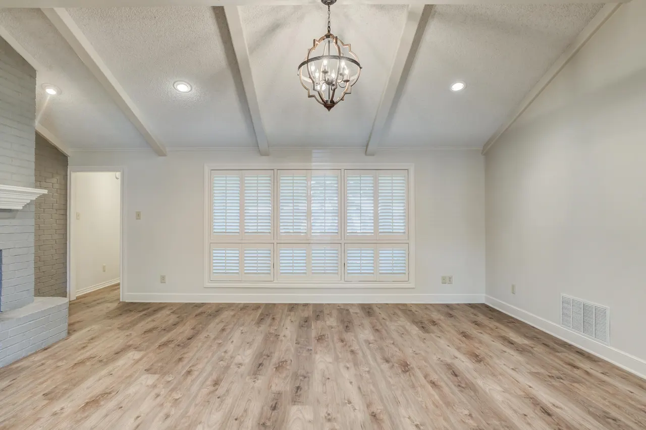 Photo 5 — 8602 Utica Avenue, Lubbock, TX 79424