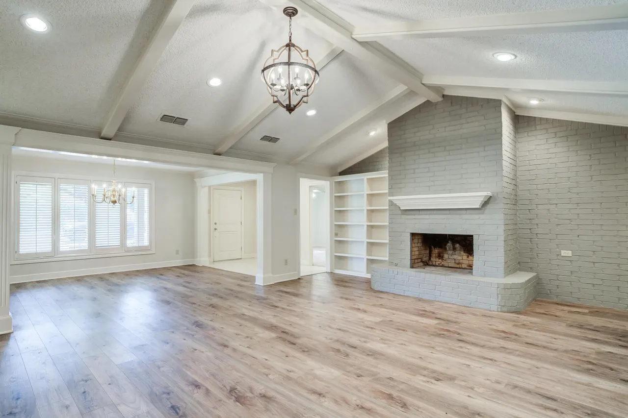 Photo 8 — 8602 Utica Avenue, Lubbock, TX 79424