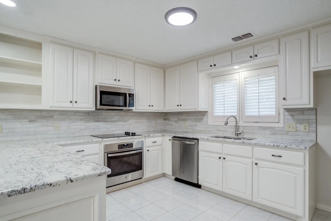 Photo 12 — 8602 Utica Avenue, Lubbock, TX 79424