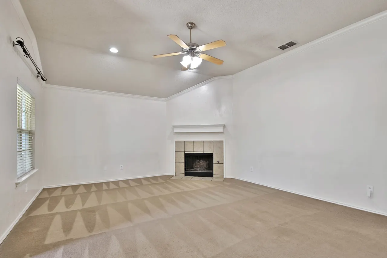 Photo 10 — 9806 Iola Avenue, Lubbock, TX 79424