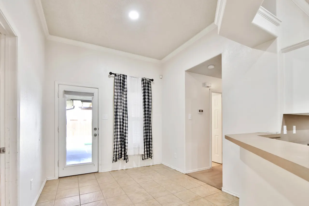 Photo 16 — 9806 Iola Avenue, Lubbock, TX 79424