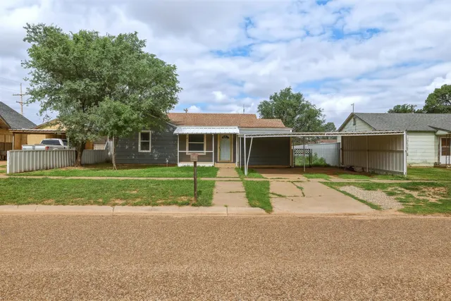 Photo 2 — 205 N Emerald Street, Crosbyton, TX 79322