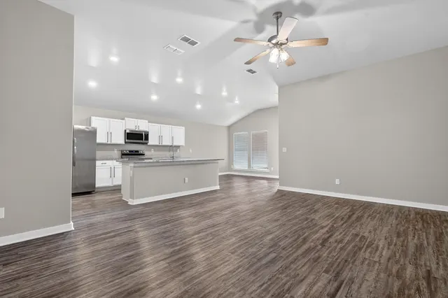 Photo 4 — 2002 137th Street, Lubbock, TX 79423