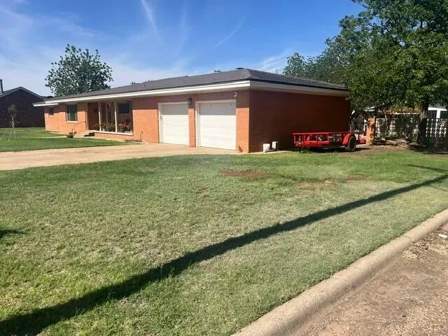 Photo 2 — 302 SW 5th Street, Lockney, TX 79241