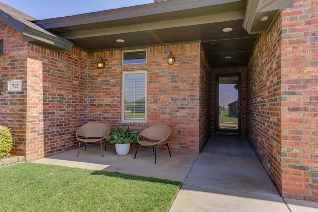 Photo 2 — 712 Ventoso Circle, Wolfforth, TX 79382