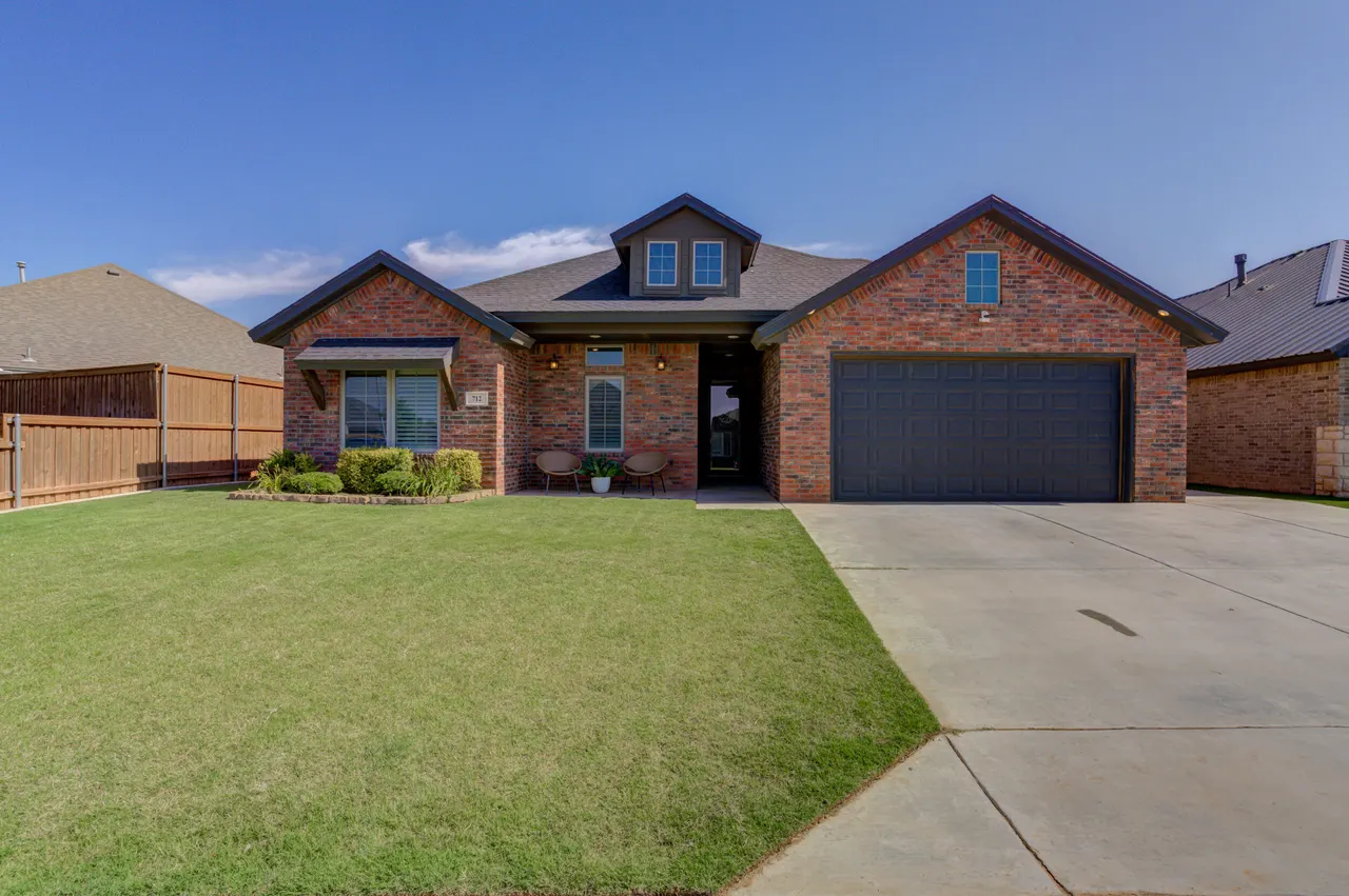 Front exterior — 712 Ventoso Circle, Wolfforth, TX 79382
