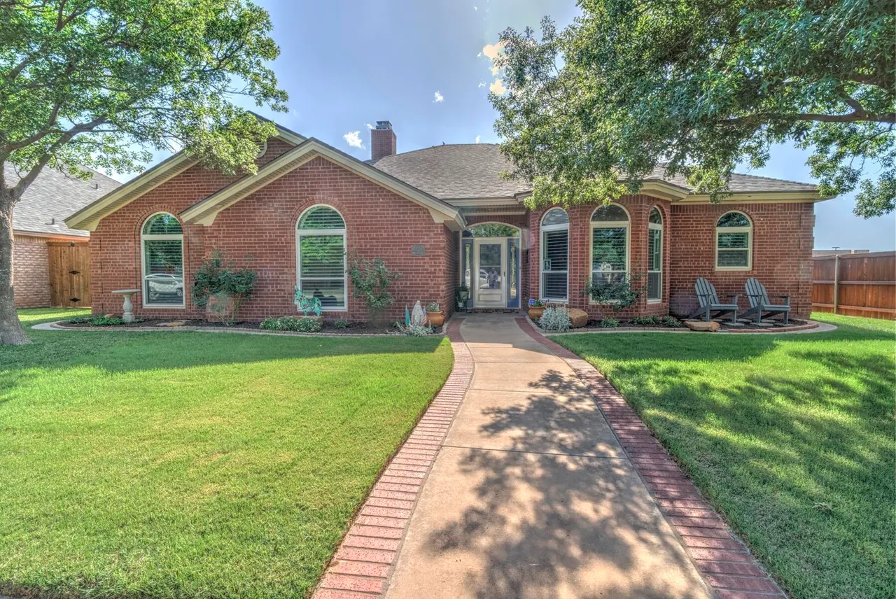 Photo 2 — 10302 York Avenue, Lubbock, TX 79424