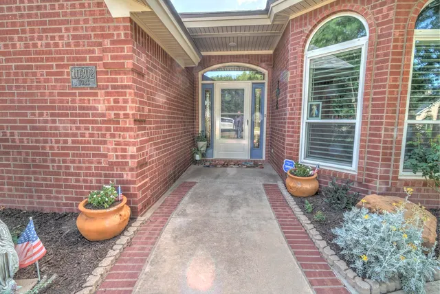 Photo 5 — 10302 York Avenue, Lubbock, TX 79424