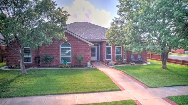 Photo 3 — 10302 York Avenue, Lubbock, TX 79424