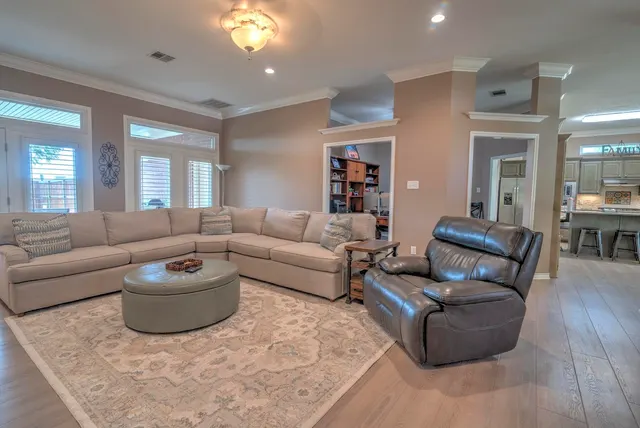 Photo 6 — 10302 York Avenue, Lubbock, TX 79424