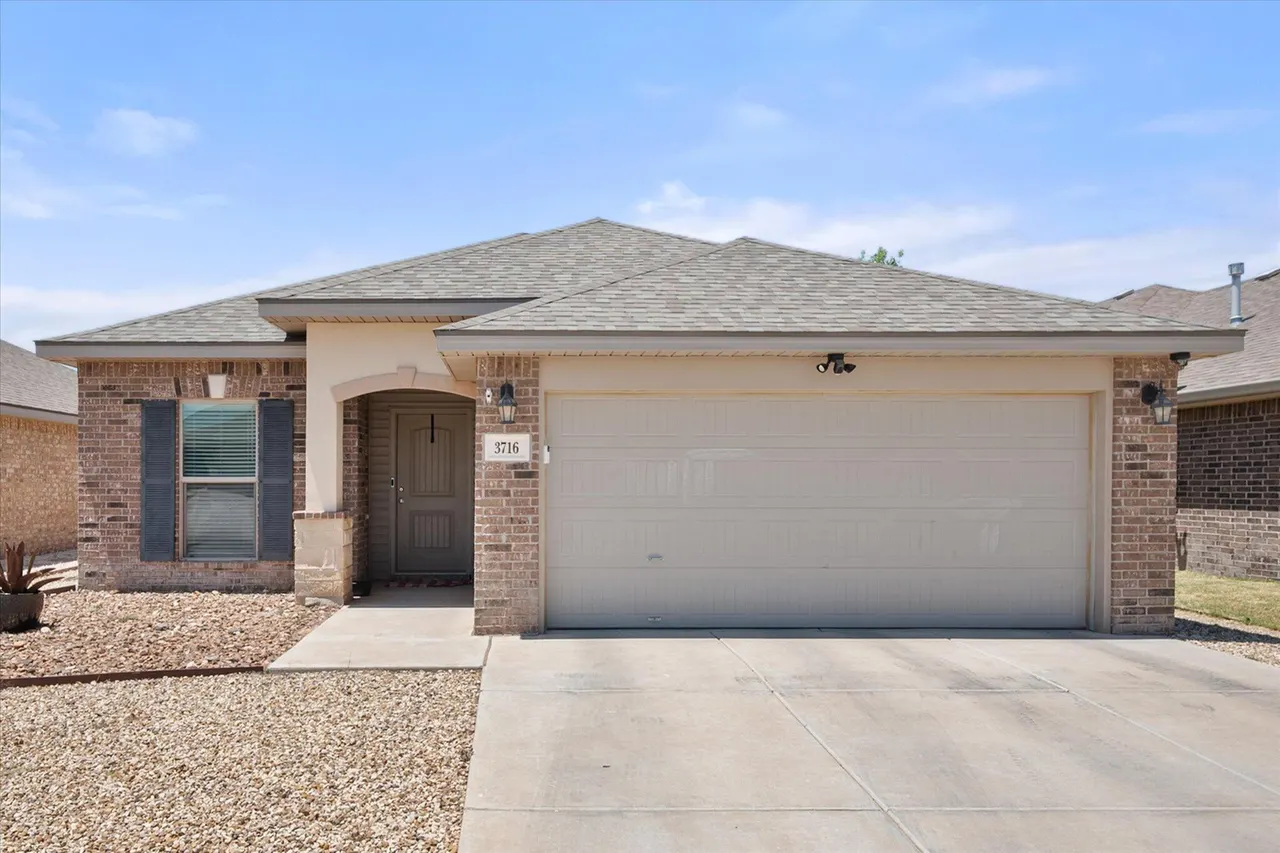 Photo 2 — 3716 Oakridge Avenue, Lubbock, TX 79407