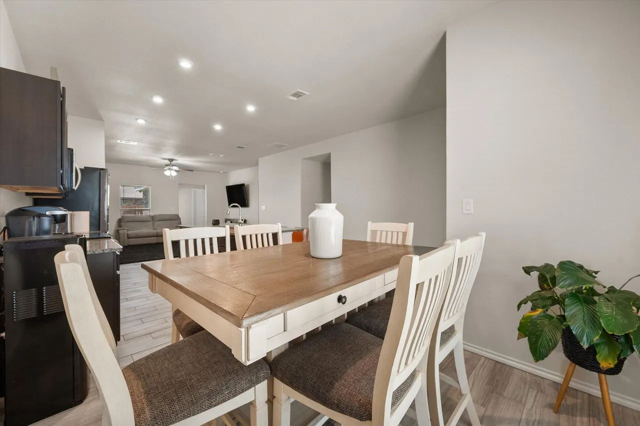 Photo 7 — 3716 Oakridge Avenue, Lubbock, TX 79407