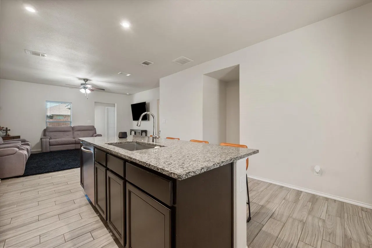 Photo 10 — 3716 Oakridge Avenue, Lubbock, TX 79407
