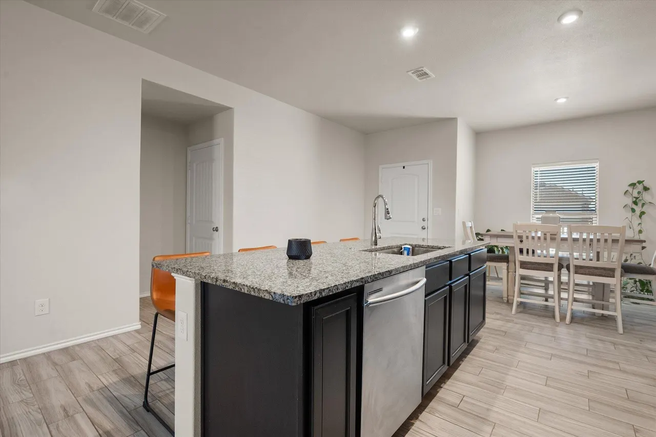 Photo 11 — 3716 Oakridge Avenue, Lubbock, TX 79407
