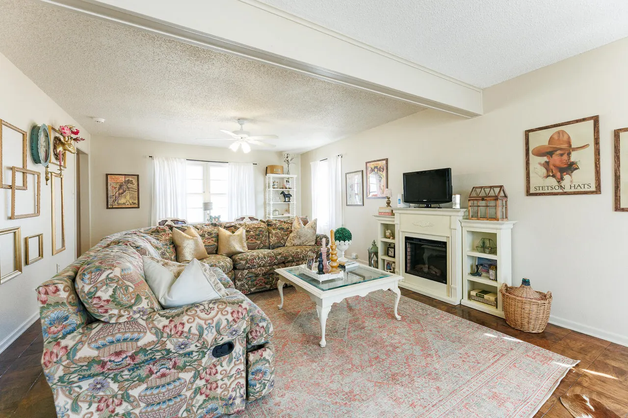 Photo 10 — 5213 17th Street, Lubbock, TX 79416
