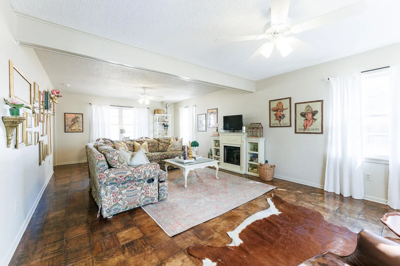 Photo 11 — 5213 17th Street, Lubbock, TX 79416