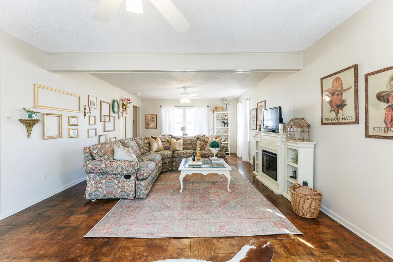 Photo 12 — 5213 17th Street, Lubbock, TX 79416