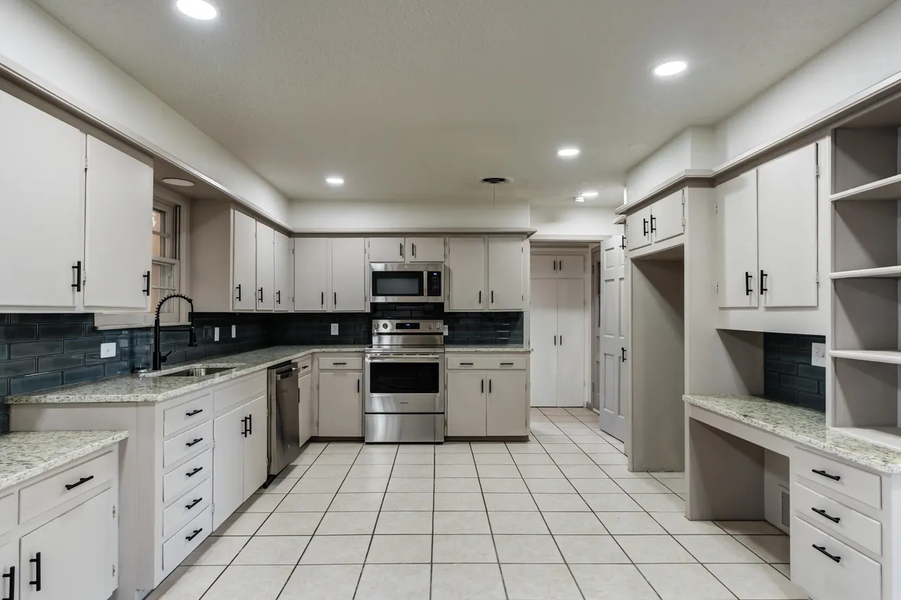 Photo 11 — 5001 13th Street, Lubbock, TX 79416